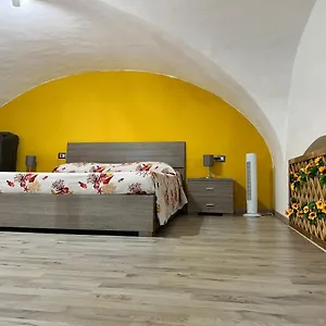 https://chimera-house.taorminaitalyhotels.com